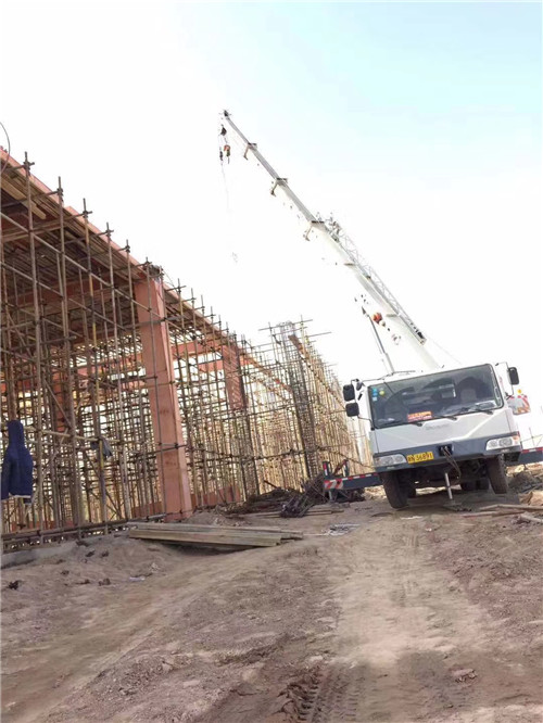 龙门县吊车作业的安全注意事项有哪些？