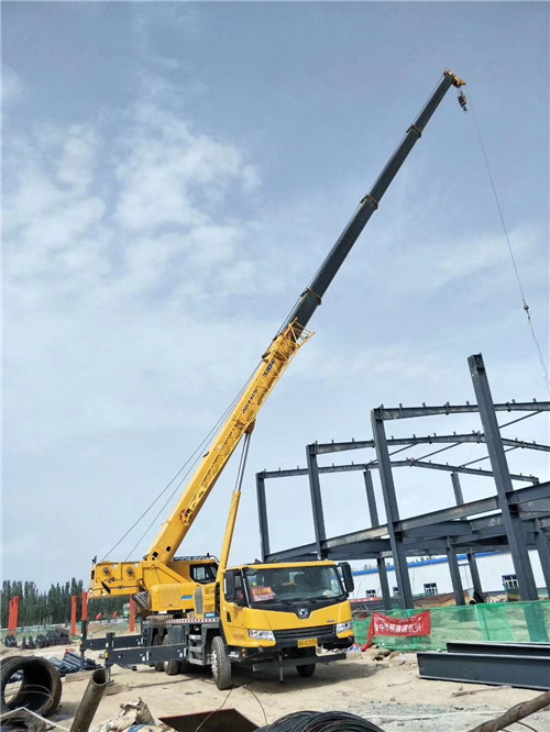 龙门县超高层建筑钢结构吊装案例
